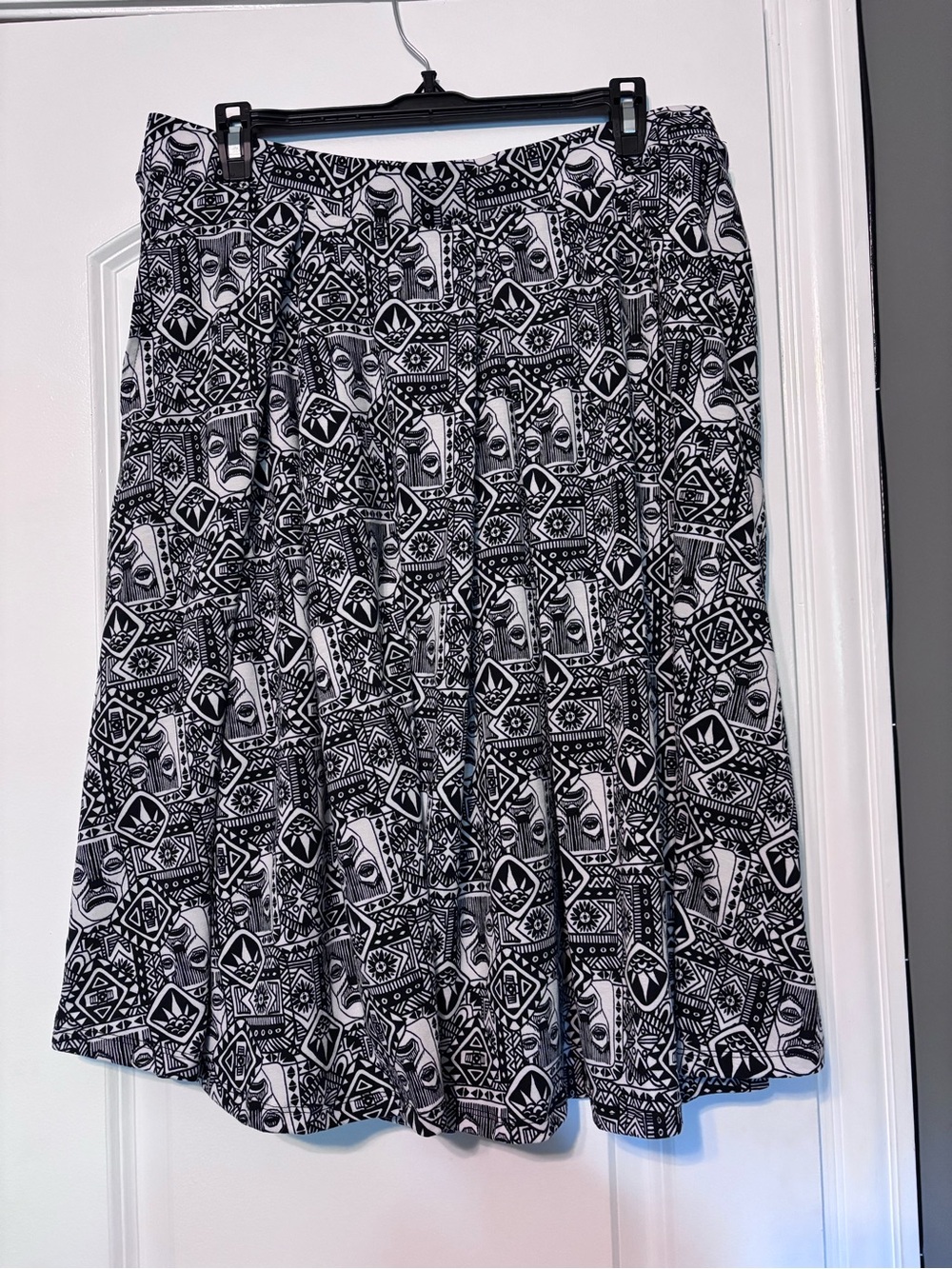 LulaRoe Disney Villains Evil Queen Aztec Print Skirt 2XL Black White Rare